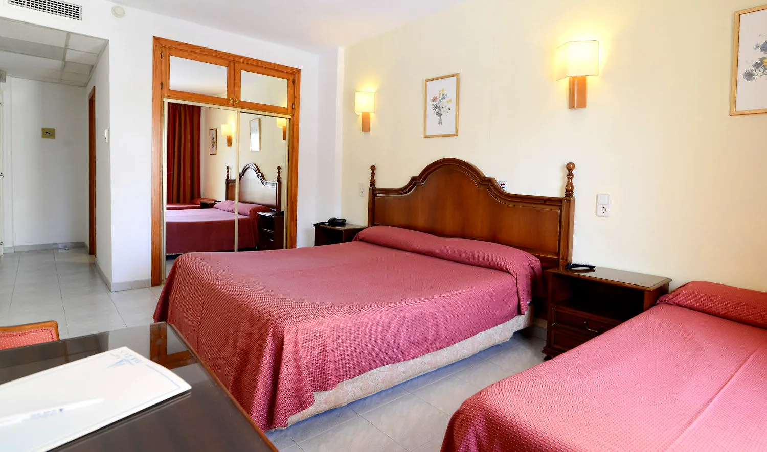 ***  Hotel Amoros カラ・ラトハダ スペイン